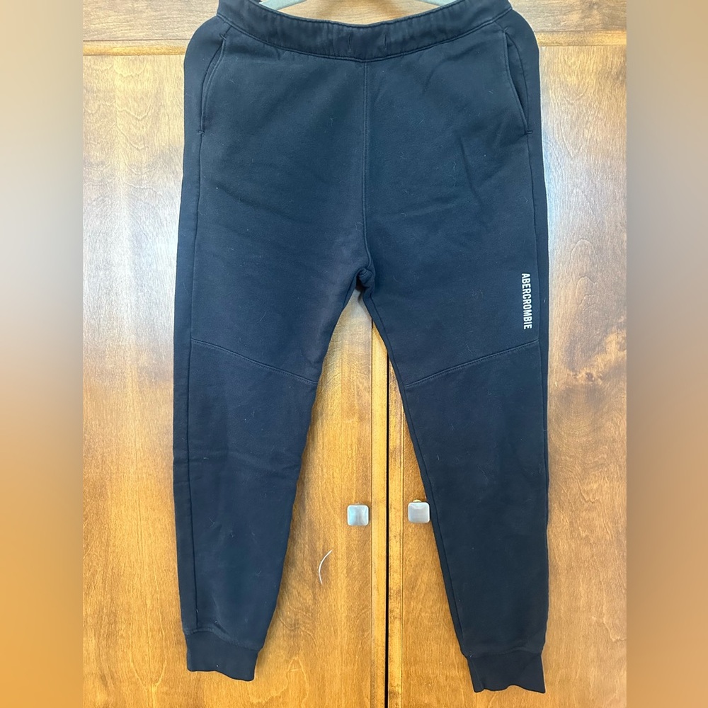 Abercrombie Kids Boys Active Sweatpants 
good shape
Size 15/16